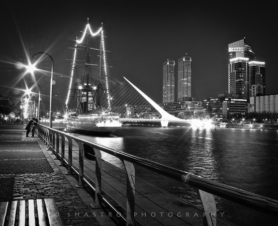 Lovers in Puerto Madero