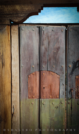 Colors on a gate